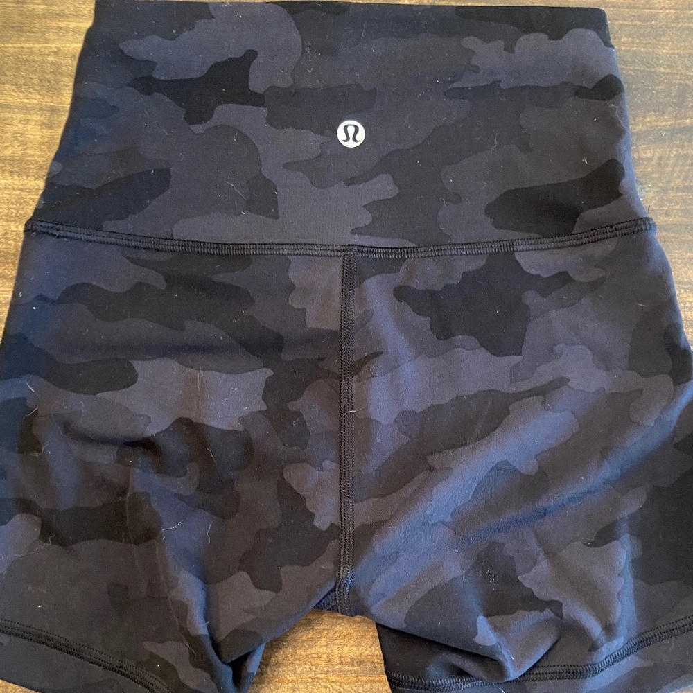 Black camo lululemon wunder train high rise short 4”